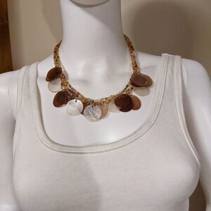 Disc coral circles brown, tan, white neckla